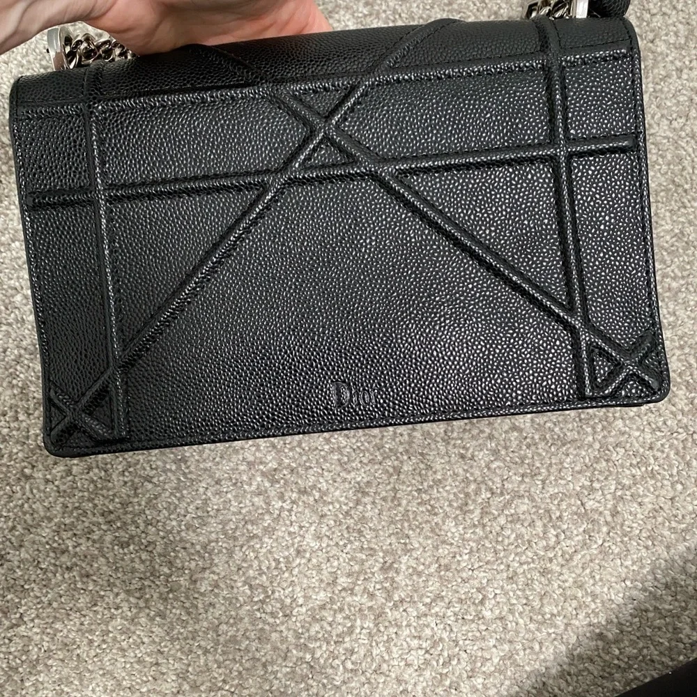 25cm 2.55 c d lady black genuine leather embossed chain handbag - Picture 5 of 10